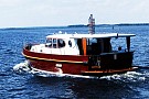 Моторная яхта Фридом 40 модель № 2 вид сзади Моторная яхта Фридом 40 модель № 2 вид сзади